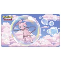 Pok&eacute;mon Spielmatte mit Mew, das in einer gro&szlig;en schimmernden Seifenblase vor rosa Wolken und weiteren kleinen Blasen schwebt.