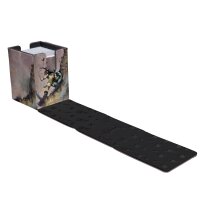 Ultra PRO Deck Box vollst&auml;ndig aufgeklappt, zeigt das lange ausziehbare Innenpanel mit Frazetta-Motiv und strukturierter Oberfl&auml;che.