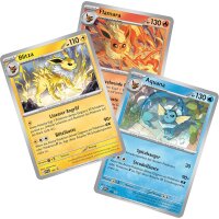 Detailaufnahme der drei holografischen Promokarten Flamara, Aquana und Blitza aus der Pok&eacute;mon Karmesin &amp; Purpur &bdquo;Prismatische Entwicklungen&ldquo; Poster-Kollektion.
