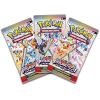 Drei Boosterpacks der Pok&eacute;mon Karmesin &amp; Purpur Erweiterung &bdquo;Prismatische Entwicklungen&ldquo; mit verschiedenen Evoli-Entwicklungen auf dem Cover.