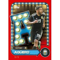 Sergio Ag&uuml;ero Insertkarte mit leuchtendem Buchstabenmotiv im schwarzen Argentinien-Trikot, nummeriert 5/5.