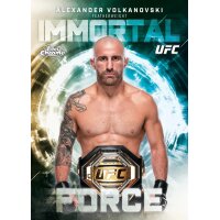 Topps Chrome UFC Immortal Force Insert mit G&uuml;rteltr&auml;ger vor leuchtendem Ringmotiv.