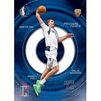 Topps Signature Class Pressure Points Karte eines Mavericks-Rookies im blauen Zielscheiben-Design.