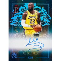 Topps Signature Class Ethereal Miles Autogrammkarte eines Lakers-Stars mit blauem Wolkenmotiv.