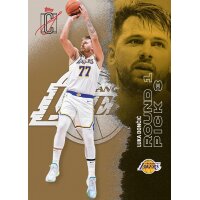 Topps Signature Class Round Pick 3 Karte eines Lakers-Spielers beim Sprungwurf auf Gold-Design.