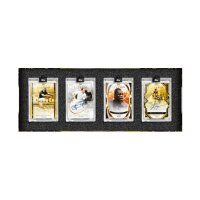Ge&ouml;ffnete Topps Rugby Legends Box mit vier gekapselten Premium-Sammelkarten.